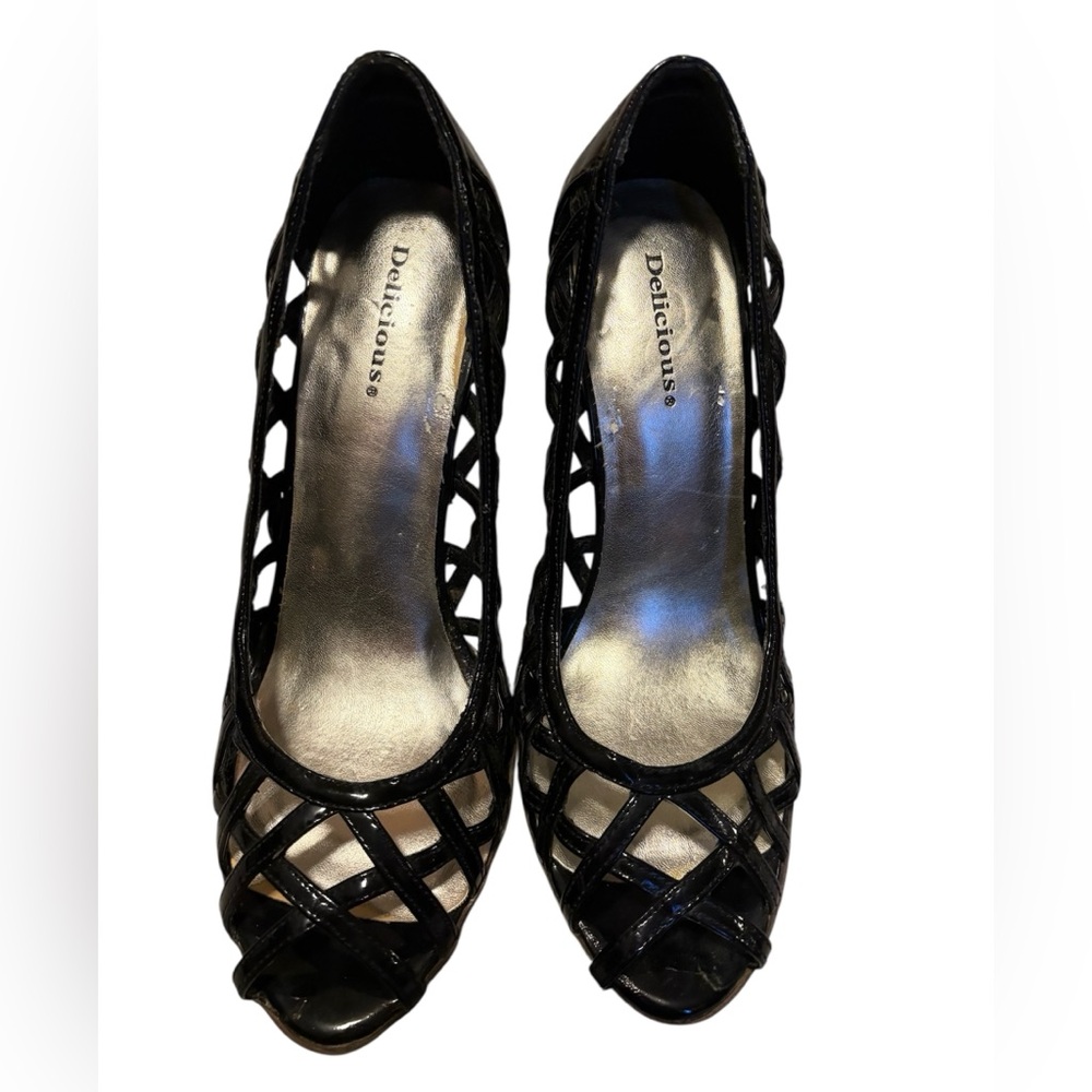 Delicious Black Lattice Cutout Peep-Toe Heels